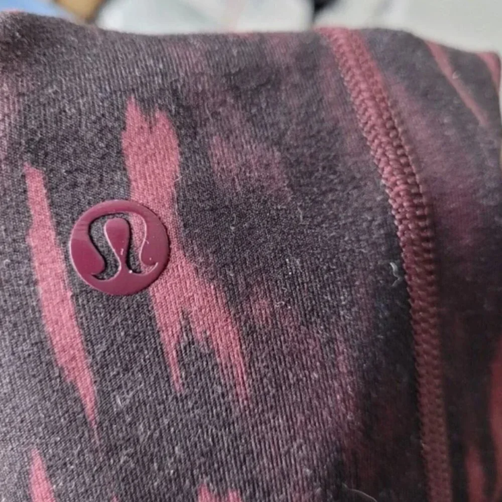Lululemon‎ Exquisite Crop Legging Painted Animal Bordeaux Drama Black size 0